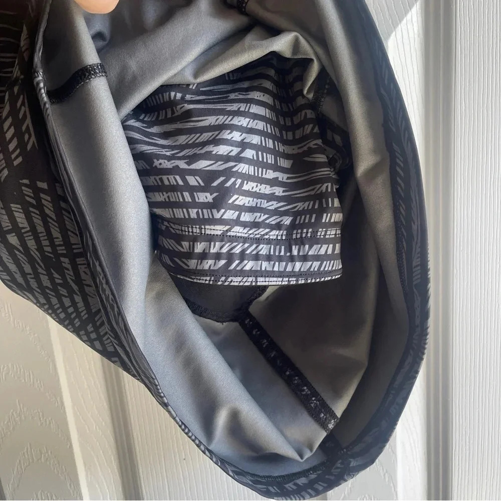 LULULEMON Running In The City Tank High Neck Stripe Play Slate Black Women's 6 - Picture 10 of 14